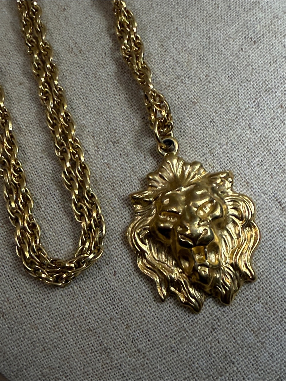 Fashion Jewelry Gold Lion Head Pendant Necklace - Picture 2 of 3